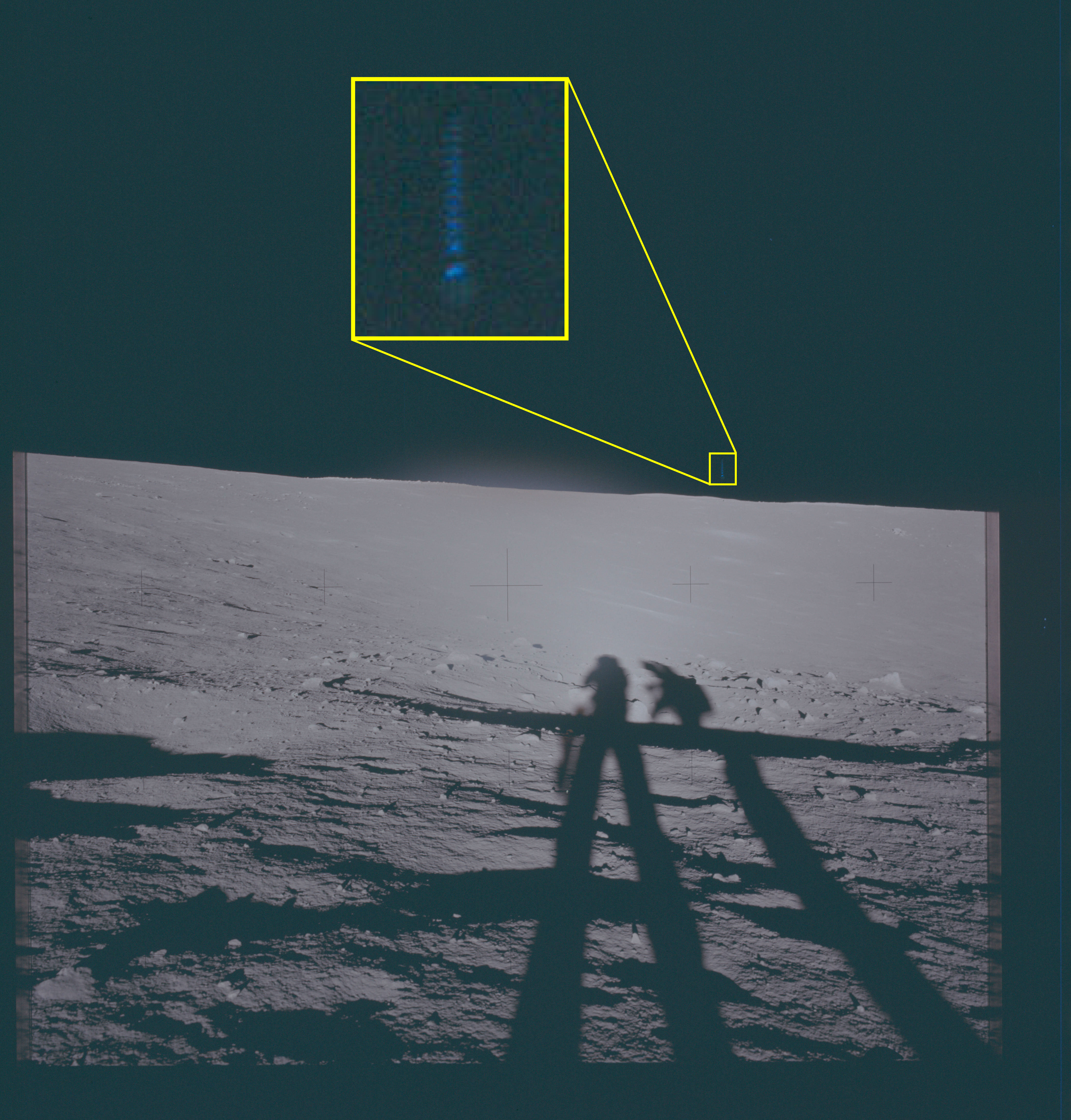 Fotografie z mise Apollo 12 — anomální objekt nad měsíčním horizontem (zvětšenina)